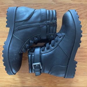 NWT Steven Madden girls combat boots size 4